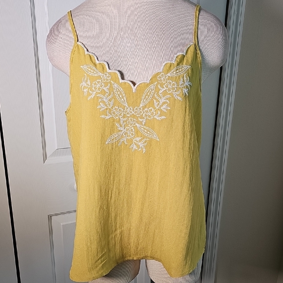 Blu Pepper Yellow Camisole with White Embroidery. Size Meduim - Picture 1 of 6